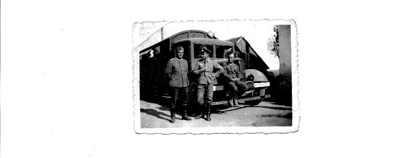 Фото немецких офицеров у авто периода ВОВ.