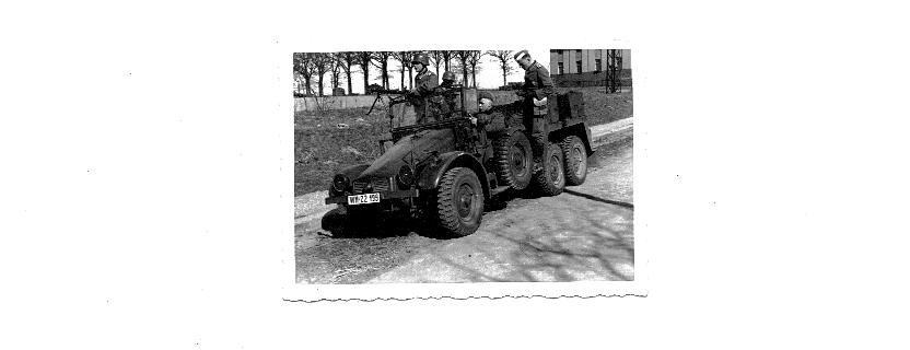 РЕДКОЕ! Фото немецких военнослужащих на армейском авто.
