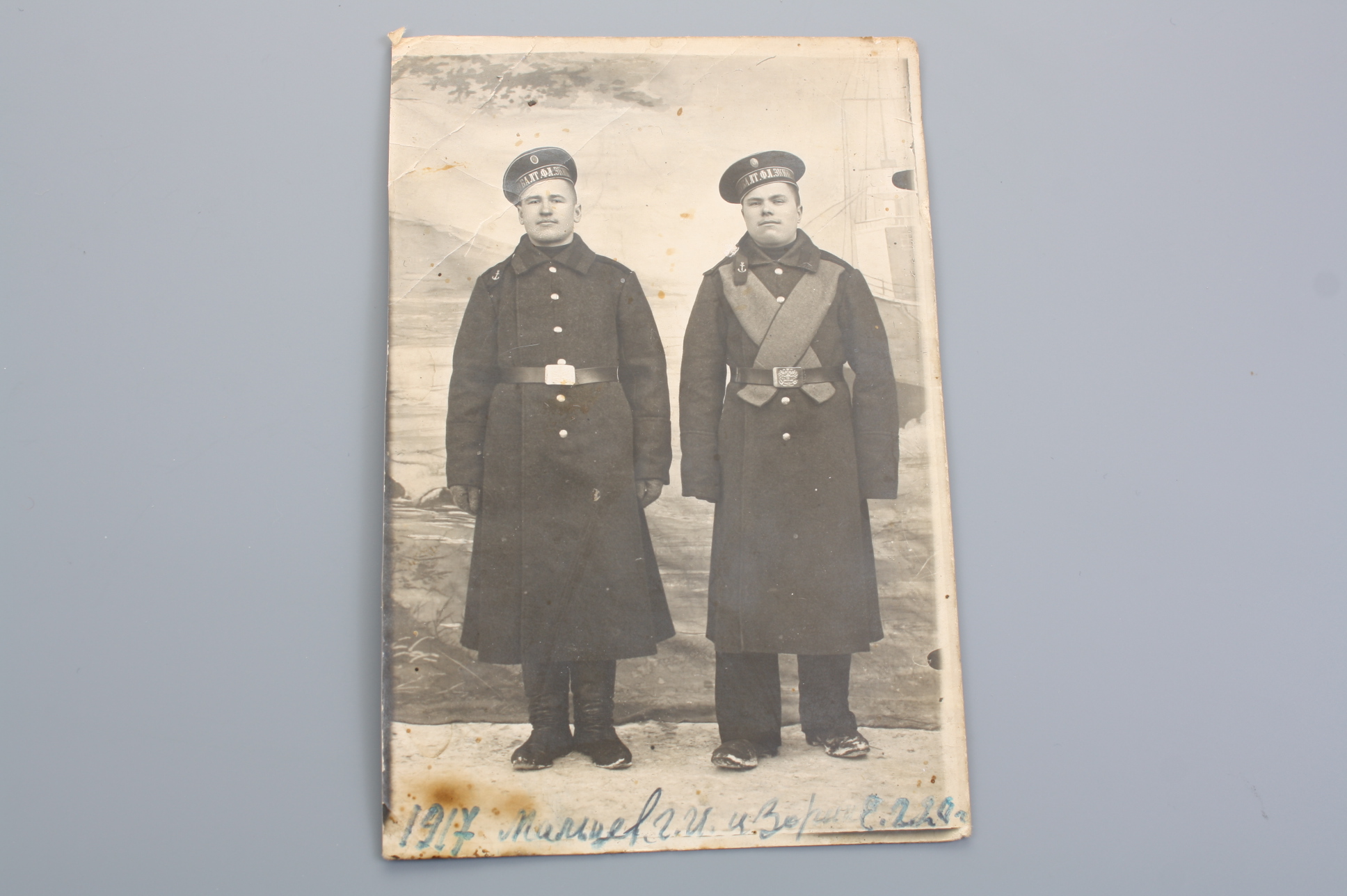 Фото 2-х моряков-балтийцев 1917 год, Россия.