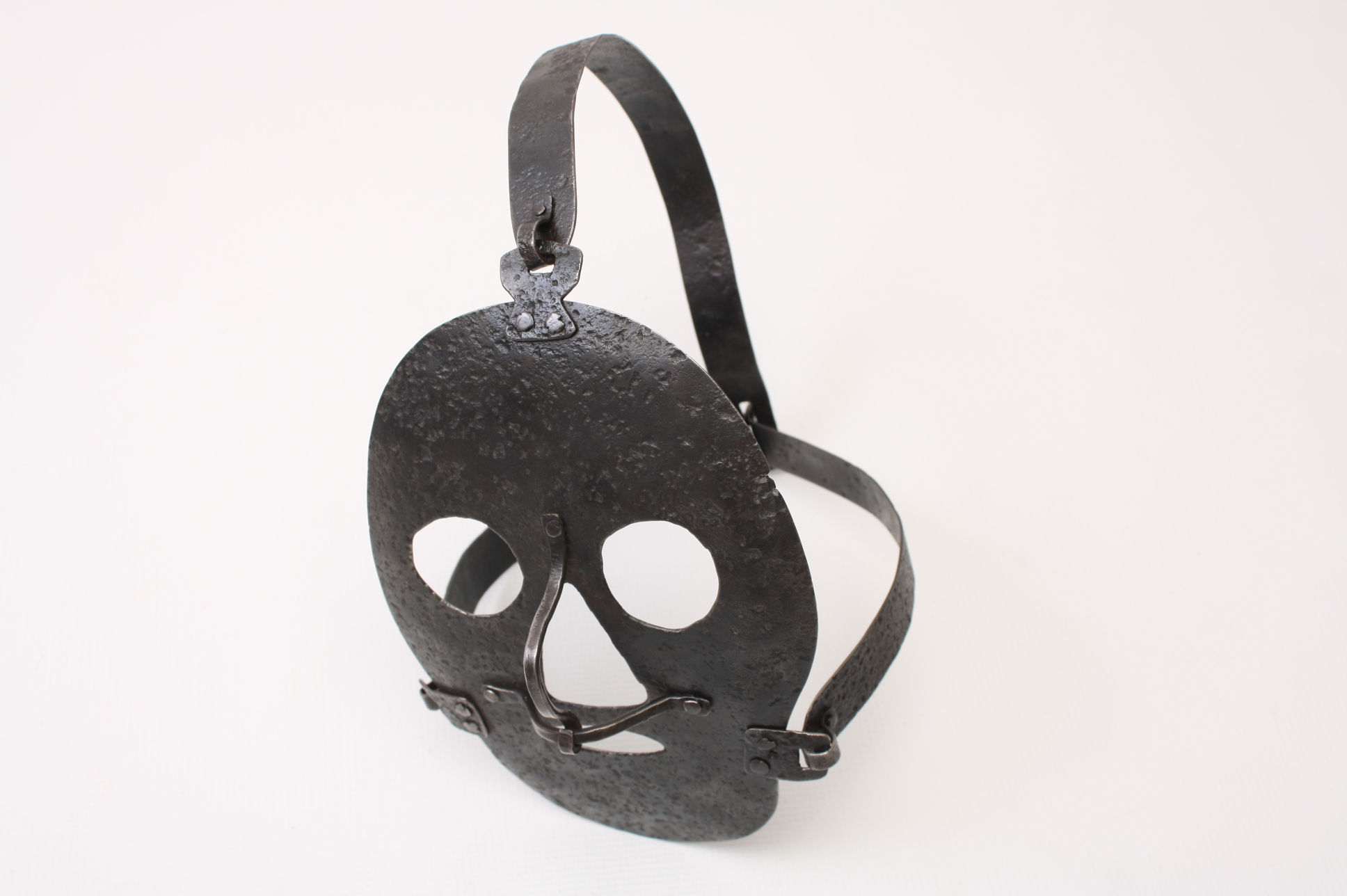 Уникальная железная "позорная" маска из испанской тюрьмы 16-17 вв., Испания.