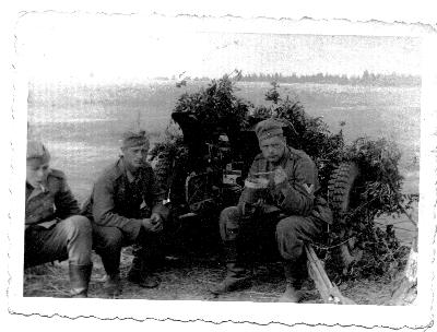 Фотография немецких солдат у пушки, Германия.