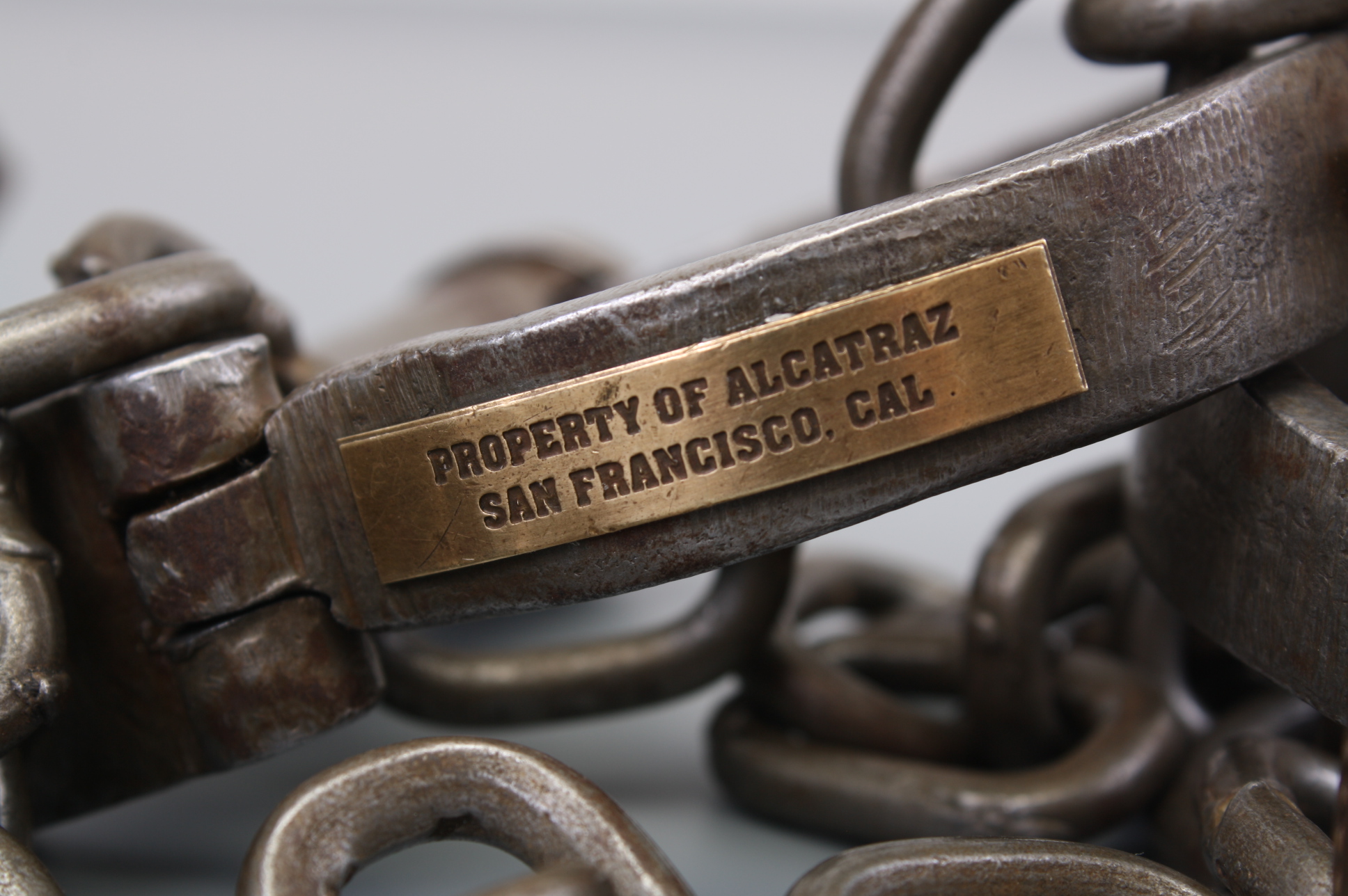 Оригинальные наручники тюрьмы "Алькатрас", США.