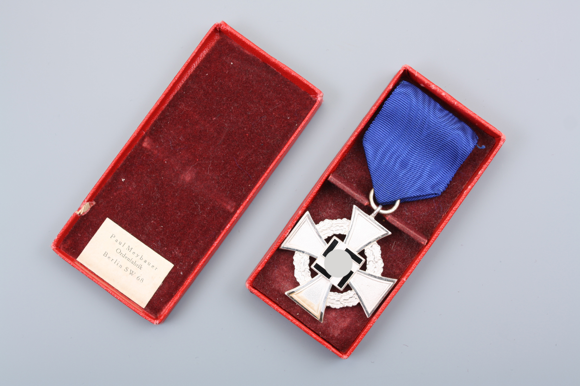 Серебряный немецкий крест "25 лет выслуги на гражданской службе" в оригинальном футляре, Германия.